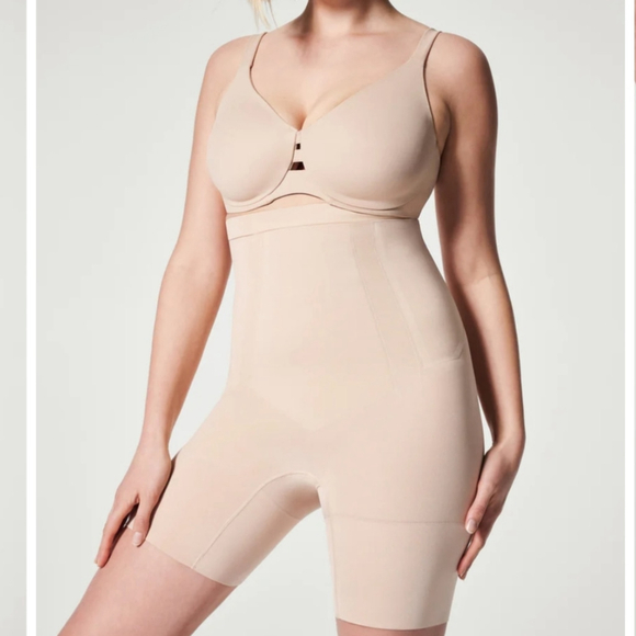 Spanx OnCore High-Waisted Mid-Thigh Short Medium - Picture 2 of 7